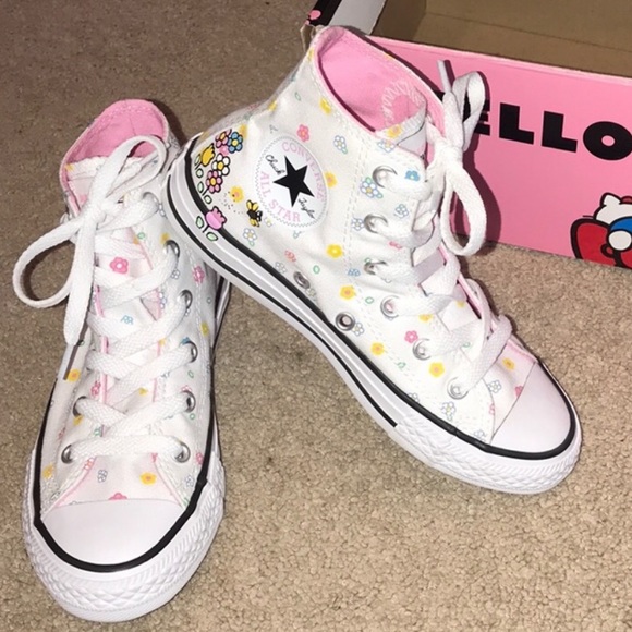 girls converse hello kitty